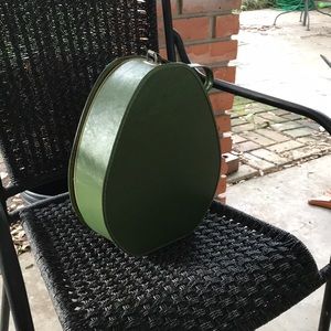 Vintage teardrop train case make/wig case